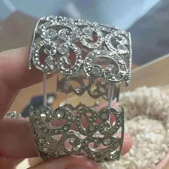 Chunky Silver tone sparkling rhinestone bangle bracelet fillagree detail - Picture 4 of 6